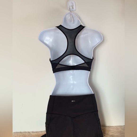 Under Armor racer back sports bra - Picture 3 of 4